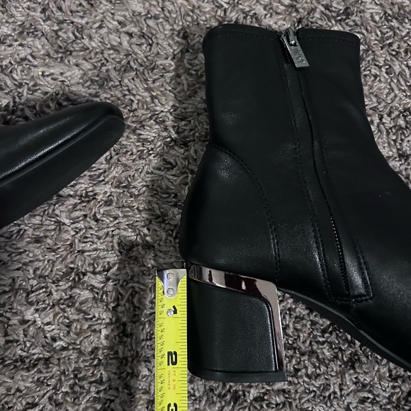 ⚡️DKNY • Black Block Heel Bootie • sz 7M - Picture 5 of 10